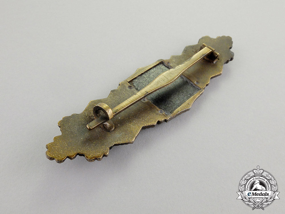 germany._a_bronze_grade_close_combat_clasp_by_the_unknown6-_dot_maker_c17-7064