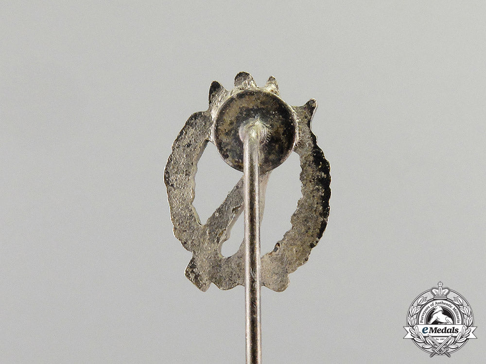 germany._three_miniature_stick_pins_c17-7147