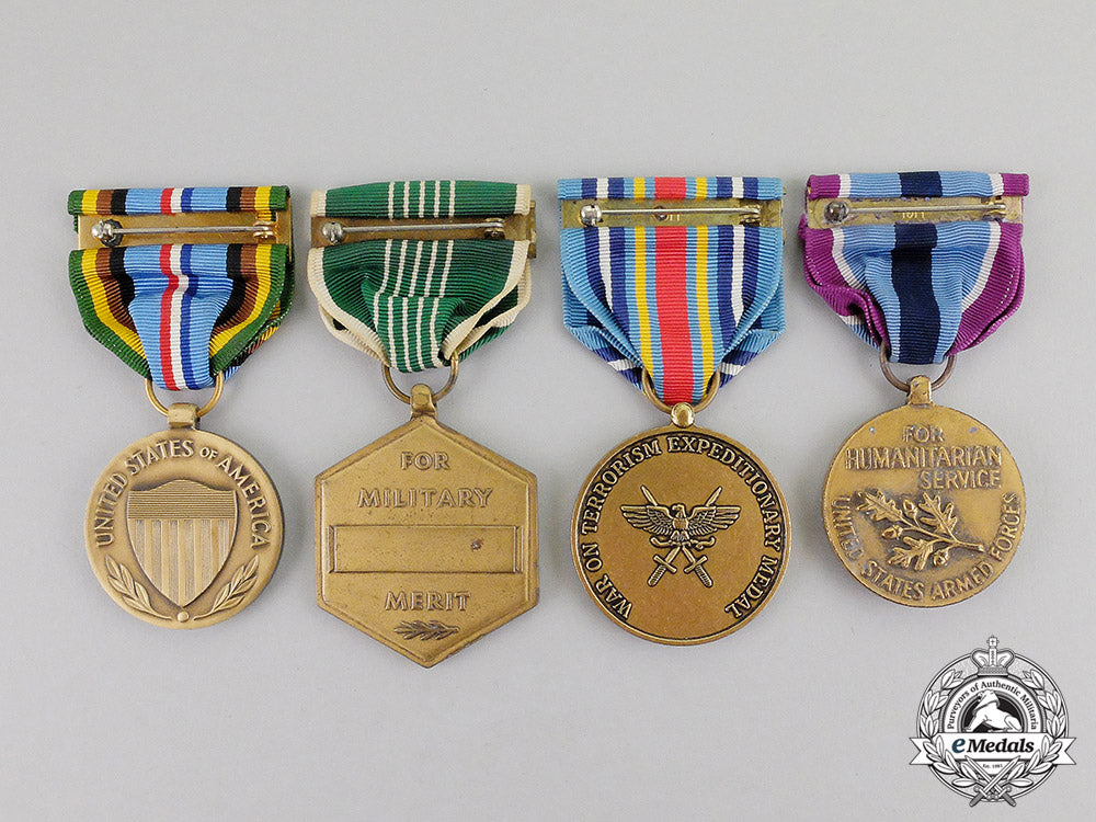 united_states._a_lot_of_four_medals&_awards_c17-733_1