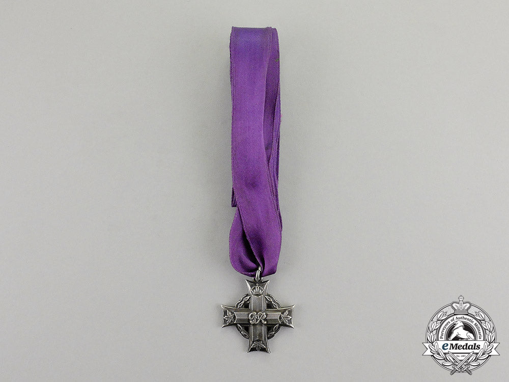 canada._a_grvi_memorial_cross,_to_first_war_veteran_colonel_samuel_hanford_mckee_c17-7401_1