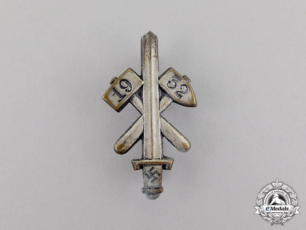 germany._a1932_nsdap_gau_essen_district_badge_c17-7636