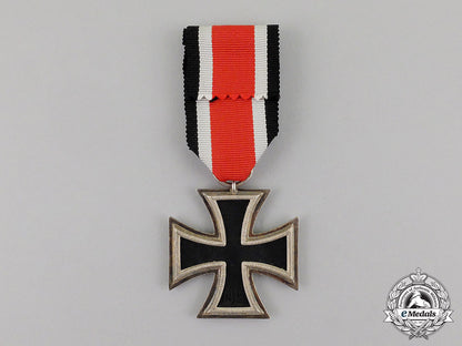 germany._an_iron_cross1939_second_class_by_j.e._hammer&_söhne,_geringswalde_c17-7658