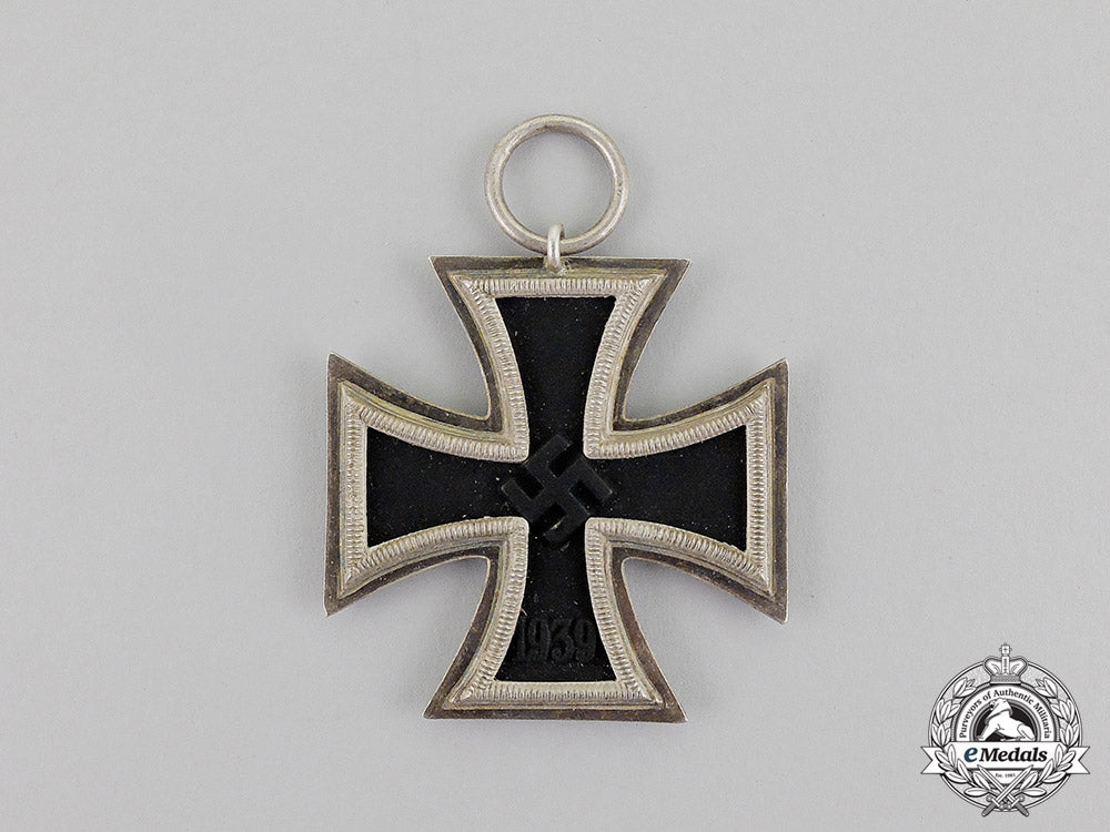 germany._an_iron_cross1939_second_class_by_j.e._hammer&_söhne,_geringswalde_c17-7661