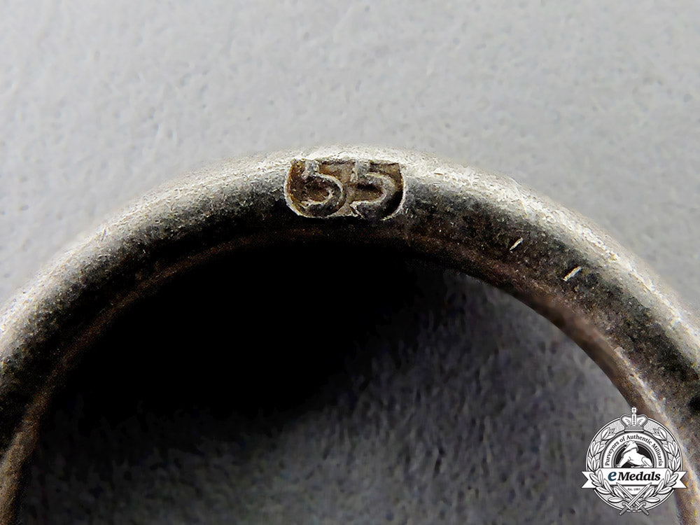 germany._an_iron_cross1939_second_class_by_j.e._hammer&_söhne,_geringswalde_c17-7663