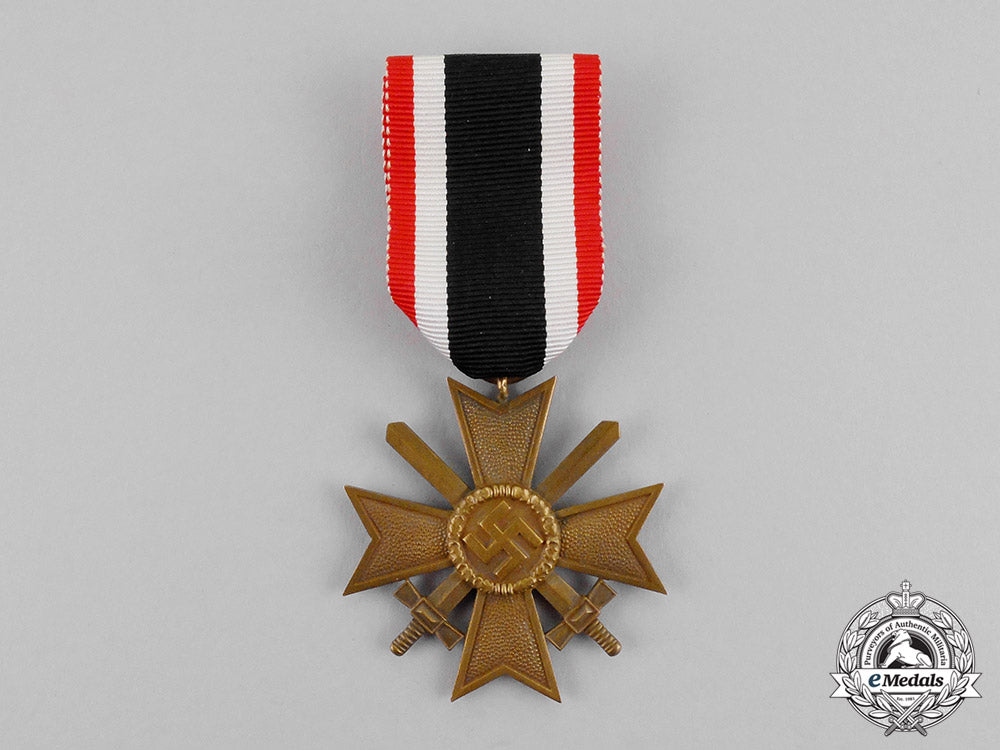 germany._a_mint_war_merit_cross2_nd_class_with_swords_in_its_scarce_ldo_case_c17-7807
