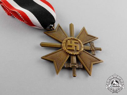 germany._a_mint_war_merit_cross2_nd_class_with_swords_in_its_scarce_ldo_case_c17-7809