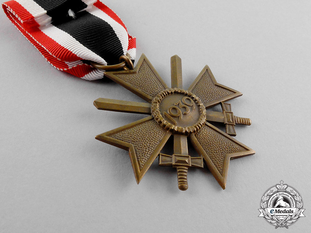 germany._a_mint_war_merit_cross2_nd_class_with_swords_in_its_scarce_ldo_case_c17-7810