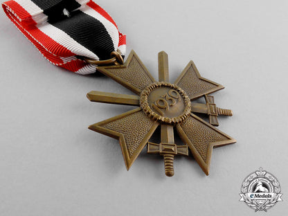 germany._a_mint_war_merit_cross2_nd_class_with_swords_in_its_scarce_ldo_case_c17-7810