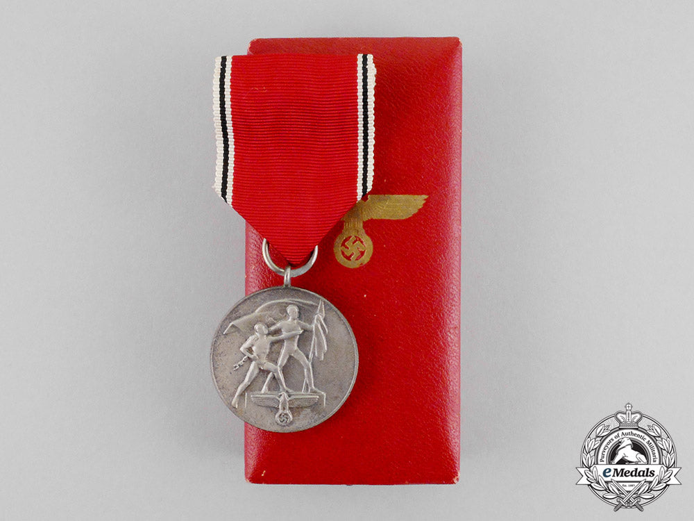 germany._a1938_austria_anschluss_medal_in_its_presentation_case_of_issue_c17-7836