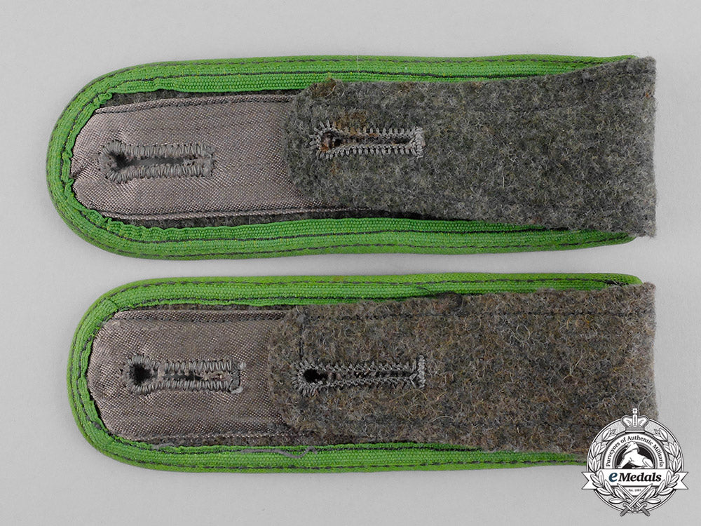 germany._a_pair_of_wehrmacht_gebirgsjäger_enlisted_man’s_shoulder_boards_c17-7913