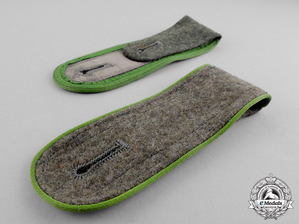 germany._a_pair_of_wehrmacht_gebirgsjäger_enlisted_man’s_shoulder_boards_c17-7916