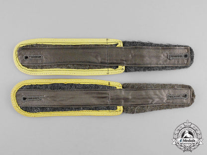 germany._a_pair_of_wehrmacht_signals_enlisted_man’s_shoulder_boards_c17-7921