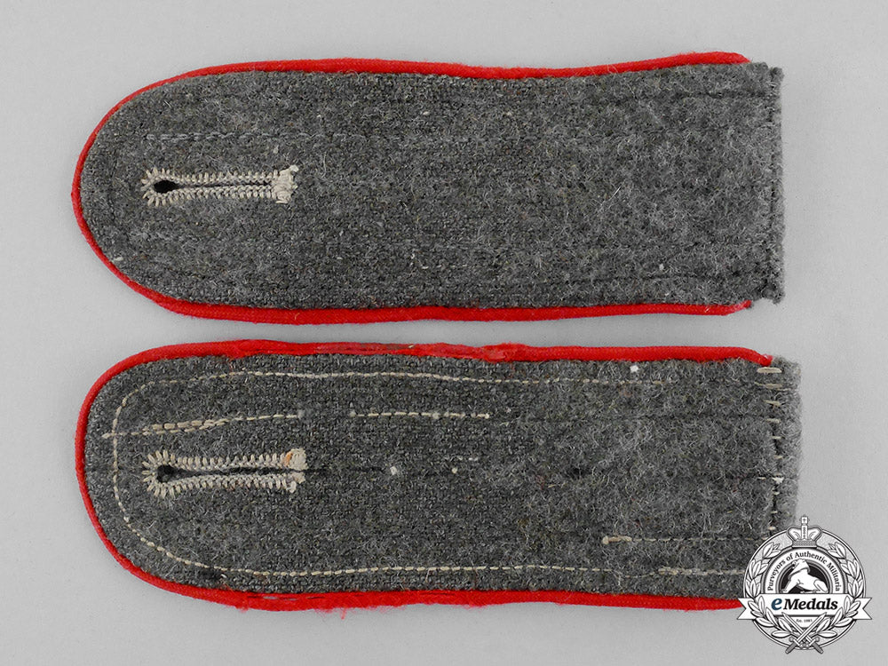 germany._a_pair_of_wehrmacht_artillery_enlisted_man’s_shoulder_boards_c17-7922