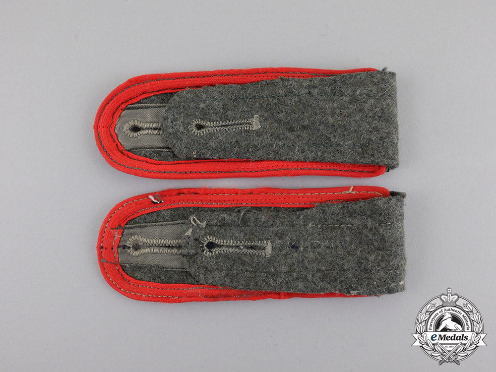 germany._a_pair_of_wehrmacht_artillery_enlisted_man’s_shoulder_boards_c17-7923