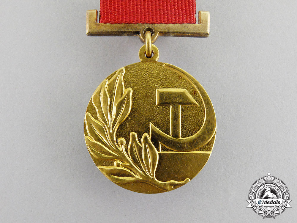 russia,_soviet_union._a_ussr_state_prize_badge_in_gold_c17-816_1_1_1_1_1_1_1