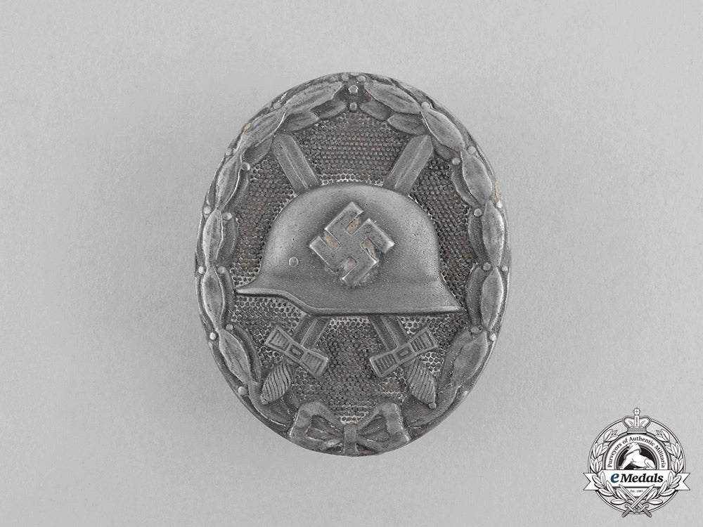 germany_a_silver_grade_wound_badge_by_wilhelm_deumer_c17-8389