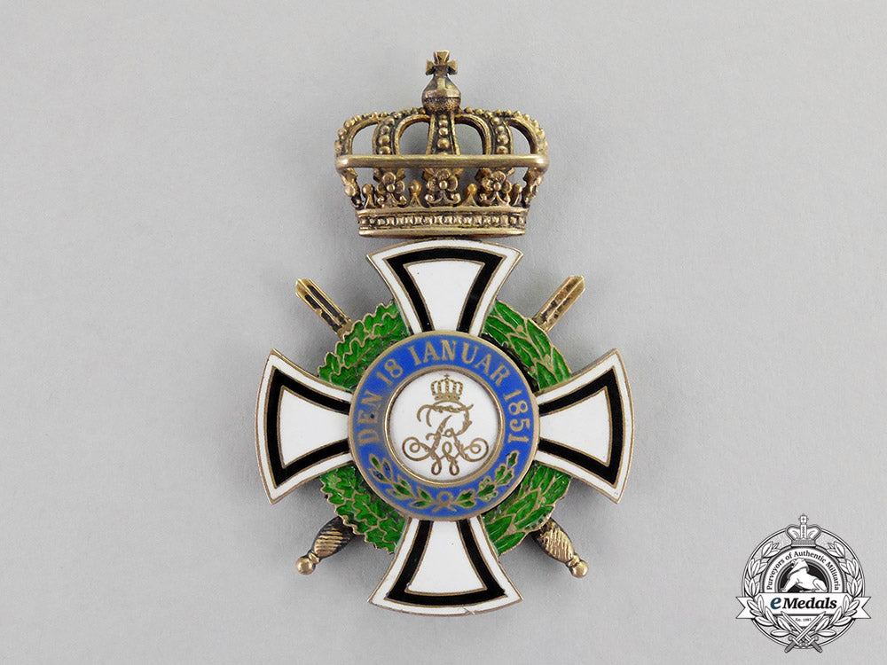 prussia._a1916-1918_issue_royal_houseorder_of_hohenzollern_knight’s_cross_with_swords_c17-8543