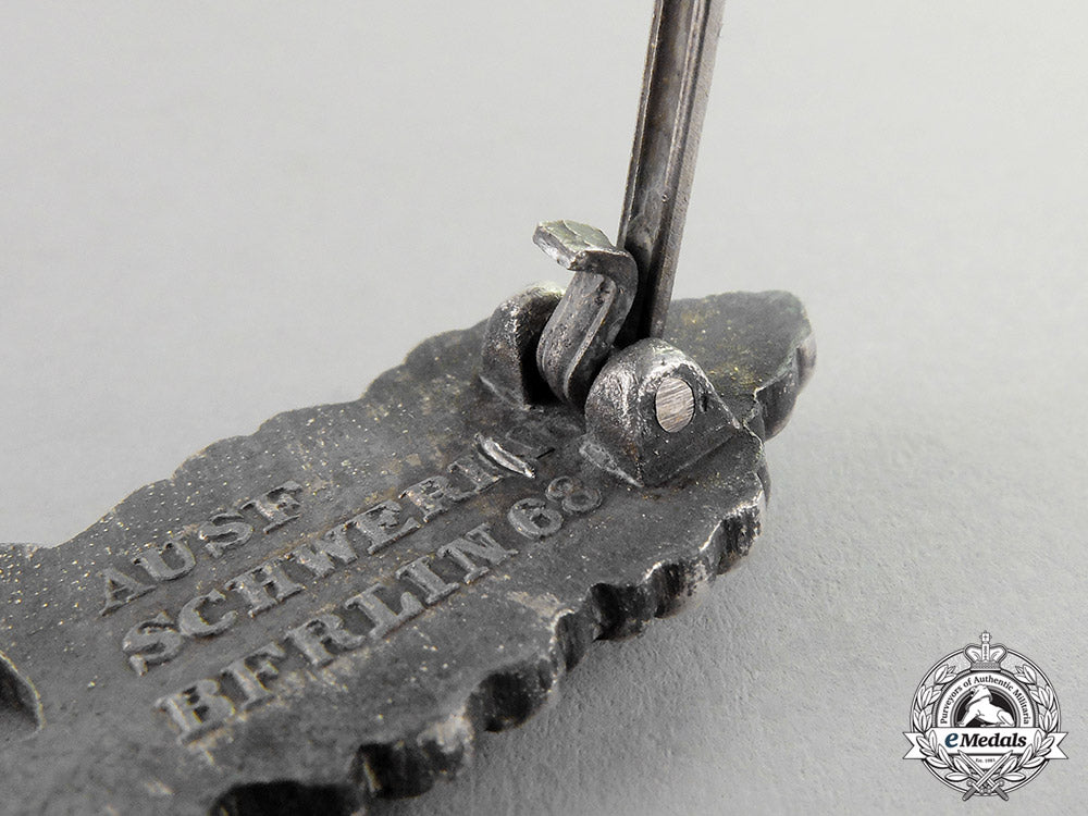 germany._a_textbook_silver_grade_submarine_front_clasp_by_schwerin_of_berlin_c17-8565