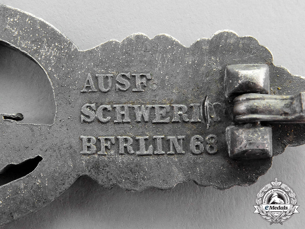 germany._a_textbook_silver_grade_submarine_front_clasp_by_schwerin_of_berlin_c17-8567