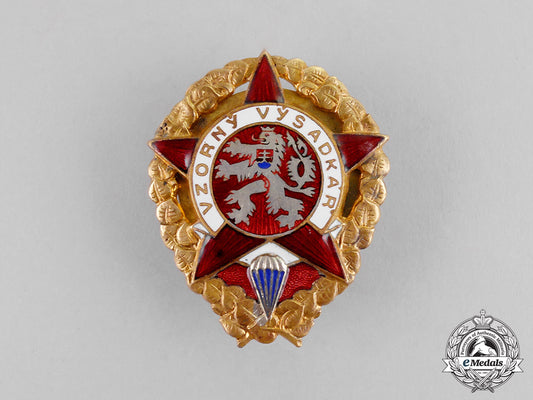 czechoslovakia._an_air_force_exemplary_paratrooper_badge_c17-8603