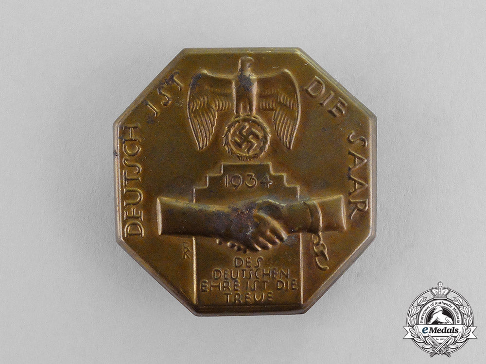 germany._a1934“_the_saar_is_german”_badge_c17-9180