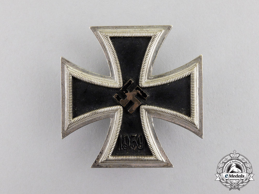 germany._an_iron_cross1939_first_class_in_ldo_case_of_issue_c17-929