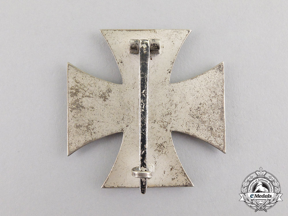 germany._an_iron_cross1939_first_class_in_ldo_case_of_issue_c17-930