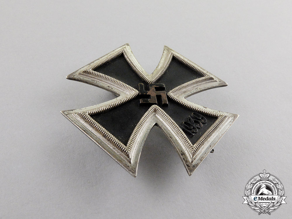 germany._an_iron_cross1939_first_class_in_ldo_case_of_issue_c17-933