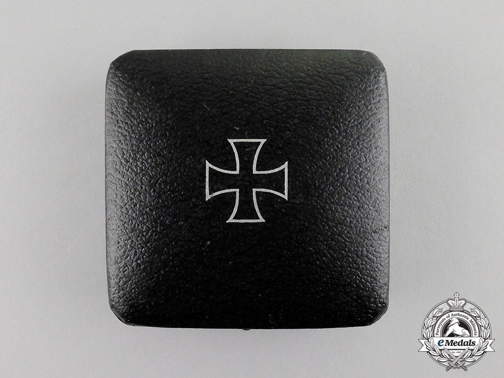germany._an_iron_cross1939_first_class_in_ldo_case_of_issue_c17-939