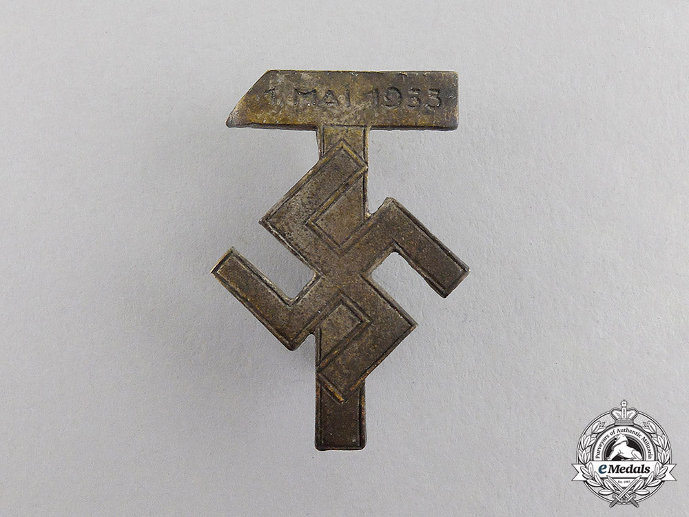 germany._a1933_day_of_labour_badge_c17-958