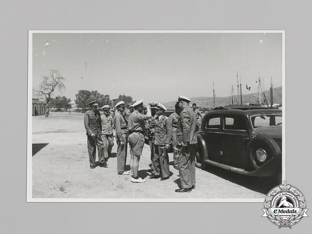 germany._a_kriegsmarine_nco’s_tropical_visor_cap_with_a_photograph_of_the_cap_being_worn_c18-012207_1_