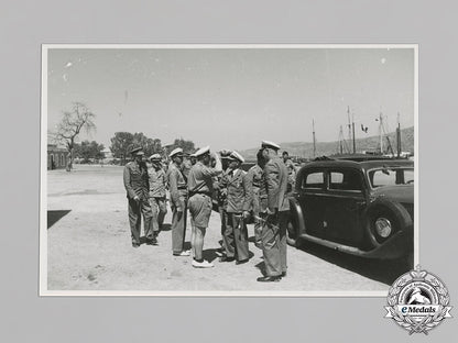 germany._a_kriegsmarine_nco’s_tropical_visor_cap_with_a_photograph_of_the_cap_being_worn_c18-012207_1_