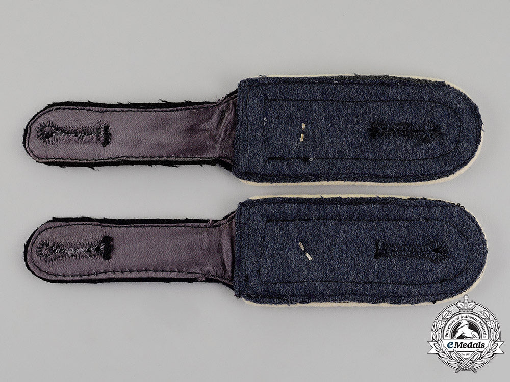germany._a_mint_set_of_luftwaffe“_hermann_goering”_p._division_feldwebel_rank_shoulder_straps_c18-012334