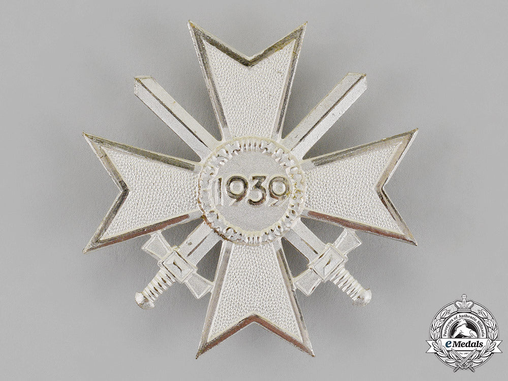 germany,_republic._a_war_merit_cross_first_class_with_swords,_alternative1957_version_c18-012338