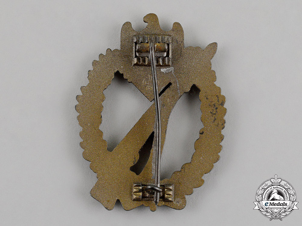 germany._an_infantry_assault_badge,_bronze_grade,_by_gebrüder_schneider_of_vienna,_c.1943_c18-012356