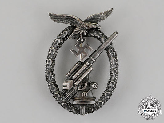 germany._a_mint_luftwaffe_flak_badge,_c.1942_c18-012361