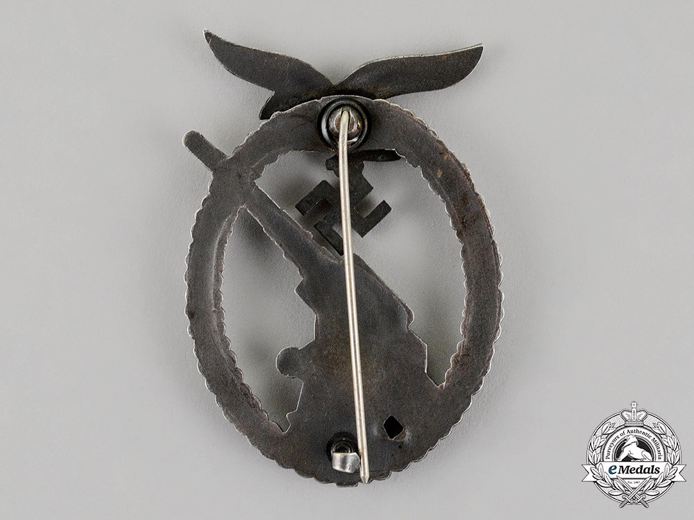 germany._a_mint_luftwaffe_flak_badge,_c.1942_c18-012362