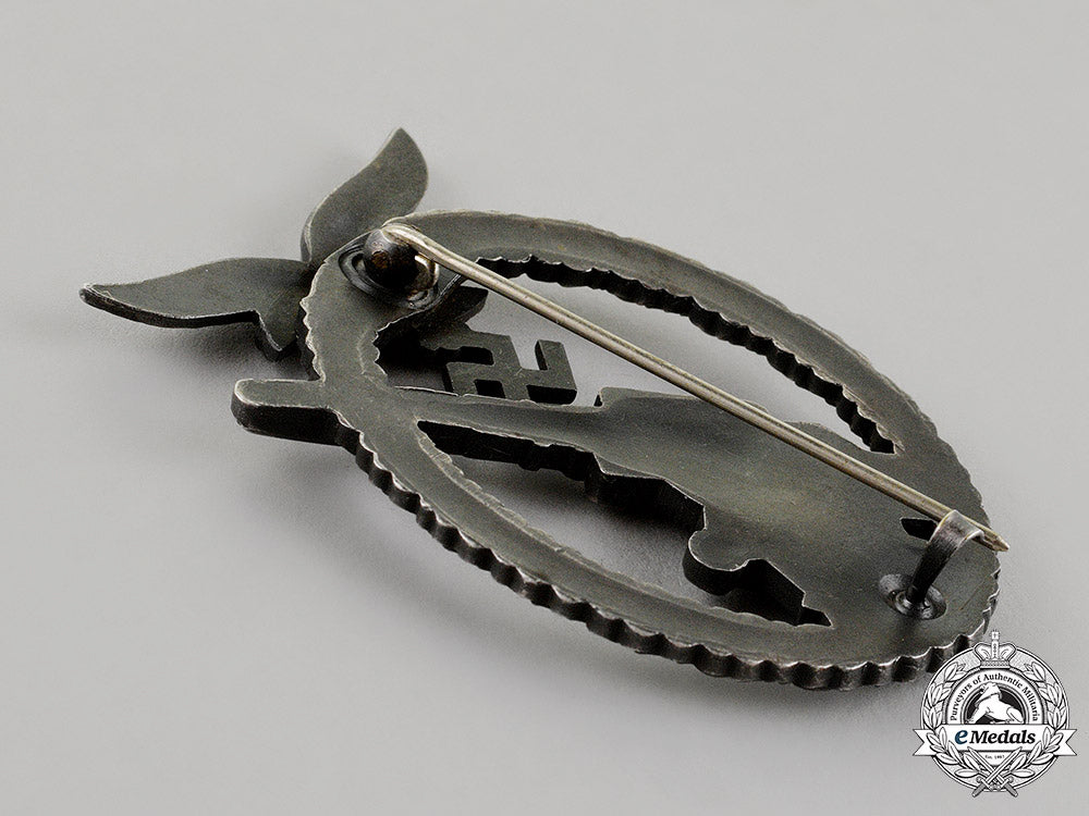 germany._a_mint_luftwaffe_flak_badge,_c.1942_c18-012363