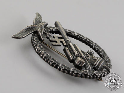 germany._a_mint_luftwaffe_flak_badge,_c.1942_c18-012364