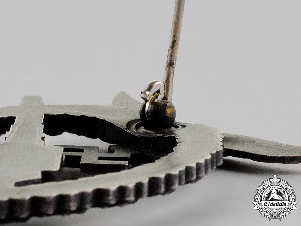 germany._a_mint_luftwaffe_flak_badge,_c.1942_c18-012365