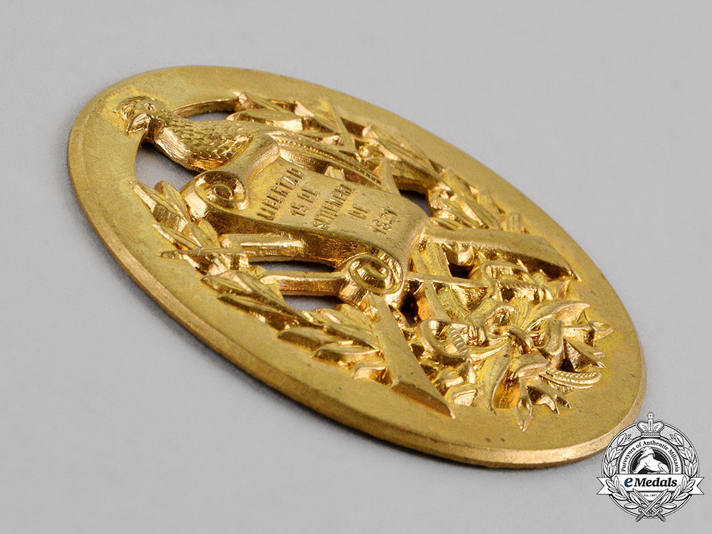 guatemala,_jorge_ubico_rule._two_army_badges_c18-012457_1_1