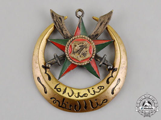 yemen,_colony_of_aden._an_order_of_sultan_hussain_of_kathiri_badge,_by_j.risterer,_c.1930_c18-012474