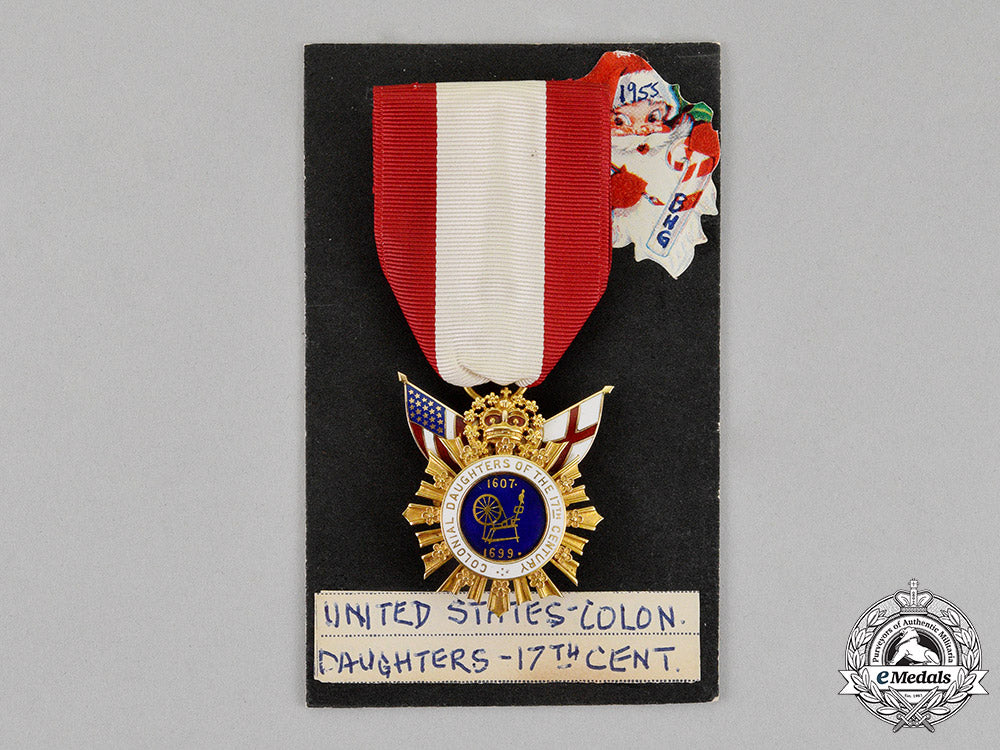 united_states._a_colonial_daughters_of_the_seventeenth_century_badge_in_gold,_c.1900_c18-012567