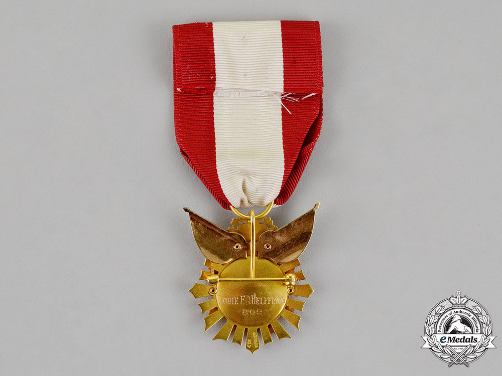 united_states._a_colonial_daughters_of_the_seventeenth_century_badge_in_gold,_c.1900_c18-012569