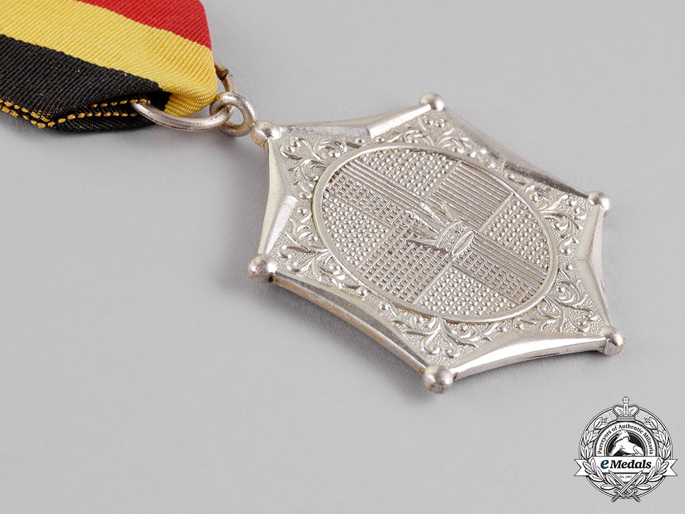 malyasia,_state_of_sarawak._a_sarawak_government_service_long_service_medal_c18-013302