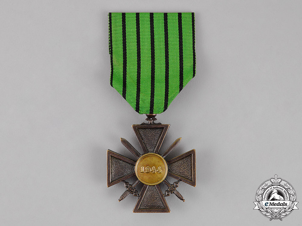 france,_vichy_government._an(_etat_française)_vichycroix_de_guerre,_c.1944_c18-013434