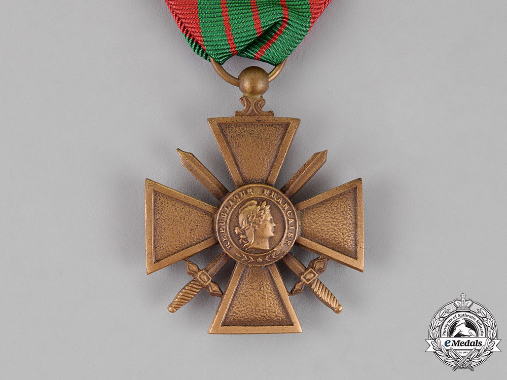 france,_republic._a_croix_de_guerre,1939-1945_c18-013463