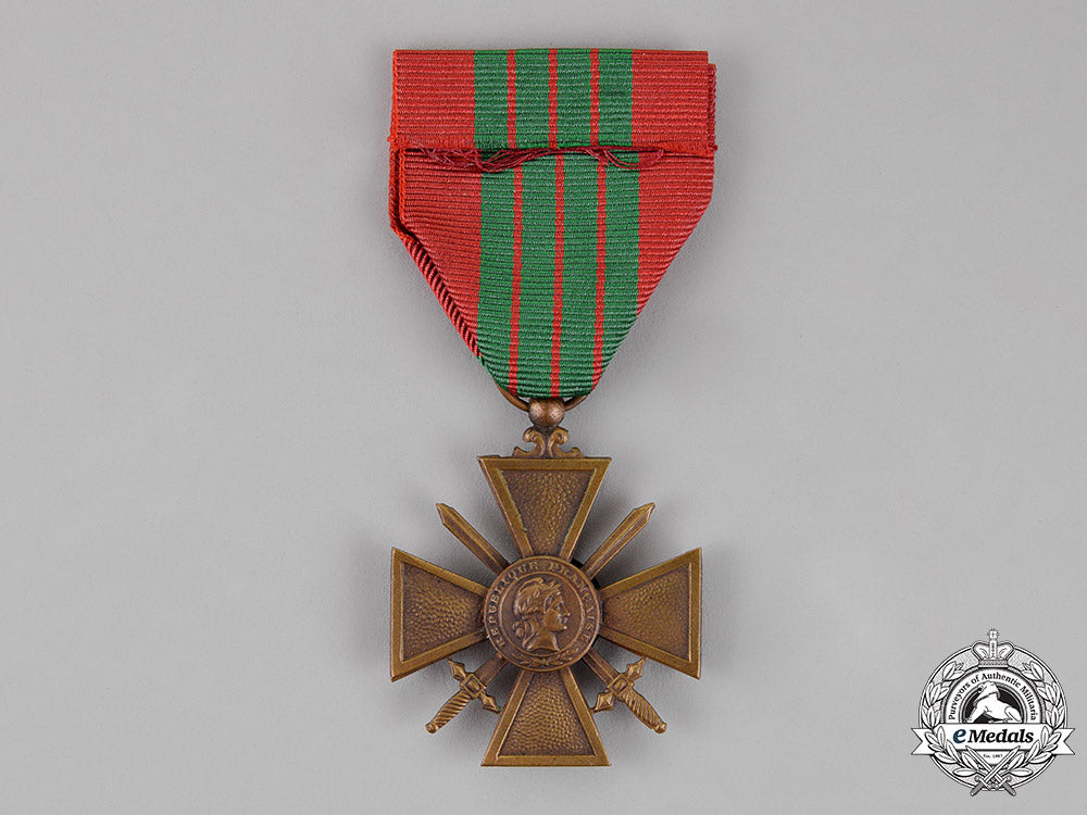 france,_republic._a_croix_de_guerre,1939-1945_c18-013467