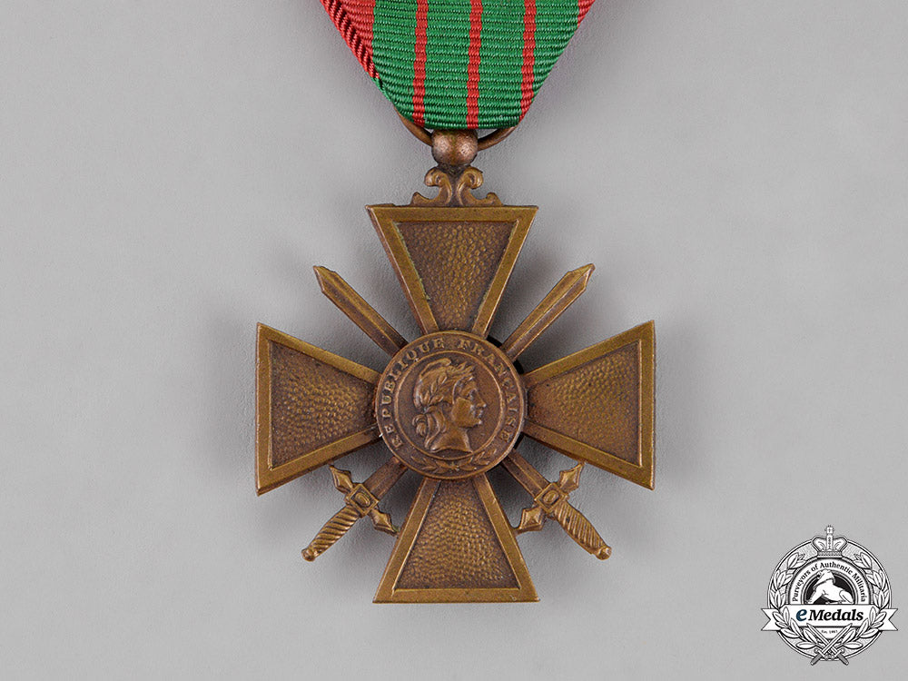 france,_republic._a_croix_de_guerre,1939-1945_c18-013468