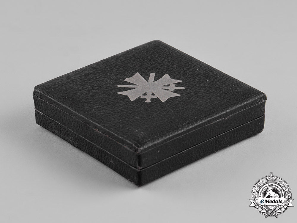 germany,_third_reich._a_mint_war_merit_cross_i_class_with_swords,_by_deschler_c18-013512